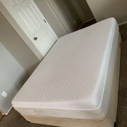 QUEEN TEMPURPEDIC MATTRESS AND FREE BOX SPRING
