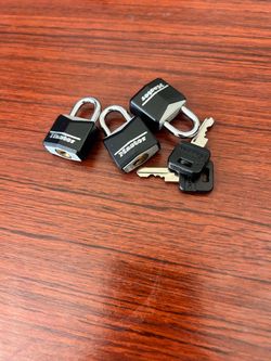 Master lock 20mm Key Padlock Black: Brass & Steel, Pin-Tumbler, Luggage & Backpack Locks, 11mm Shackle Length