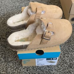 Girls Warm Slippers Size 1 