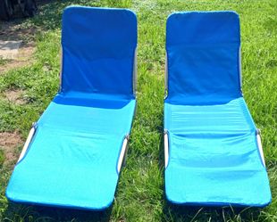 2 BLUE & WHITE ADJUSTABLE FOLDING SUN LOUNGERS 73"L x 24"W