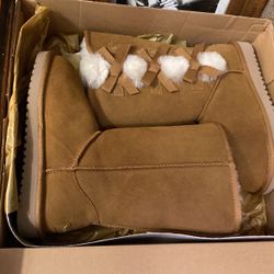 New Ugg’s Size 6 W