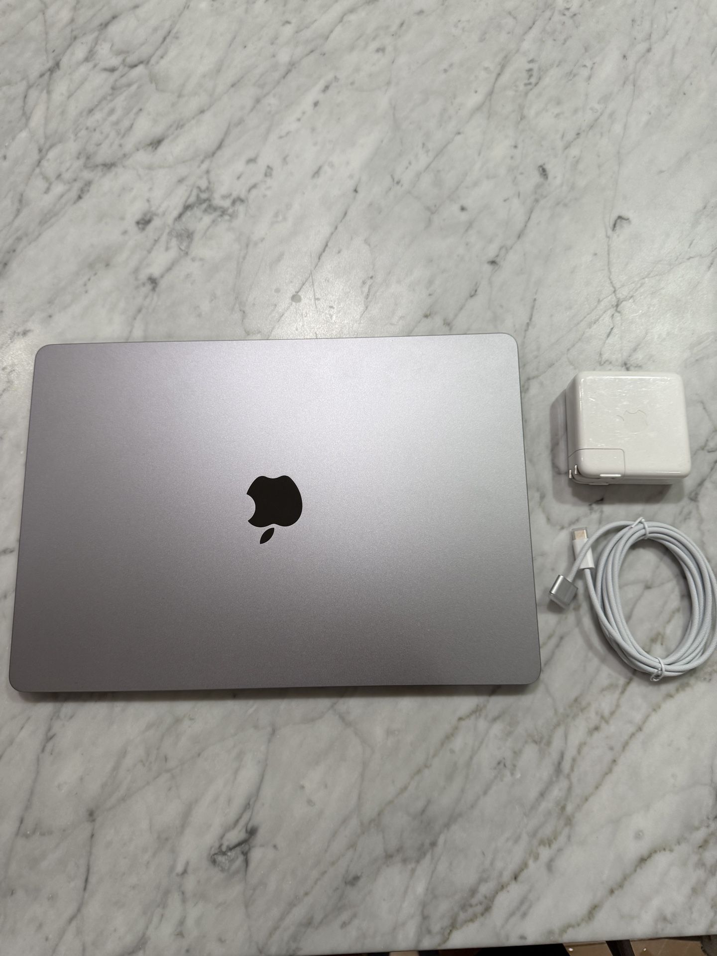 MacBook Air 15” M2 8GB 256GB like new with unlimited software