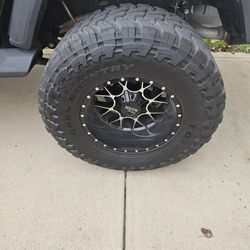 Jeep wheels & tires