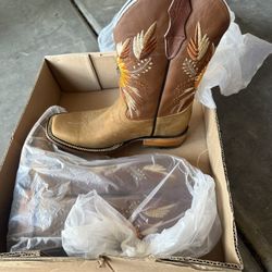 Women’s Boots Size 8 