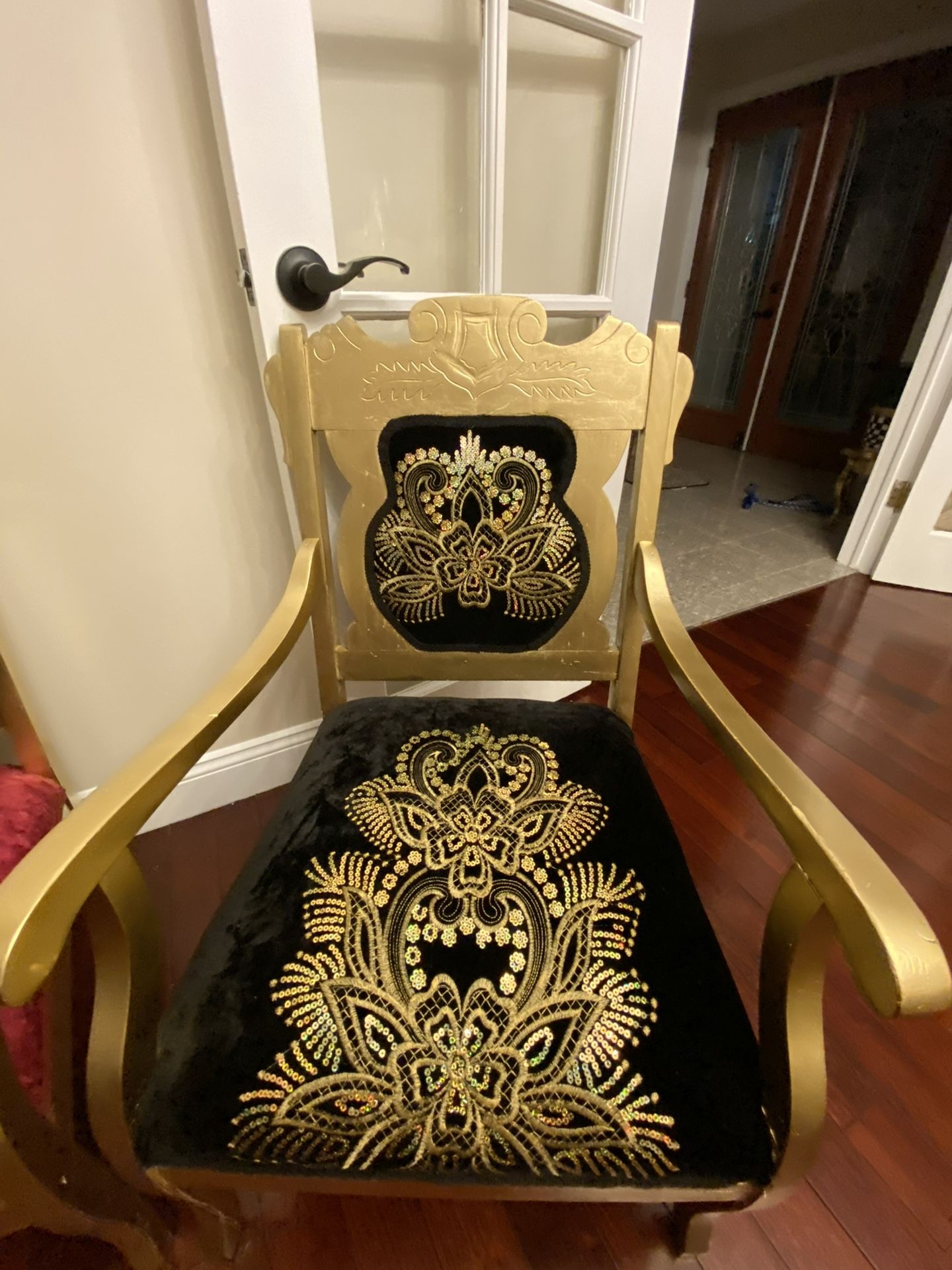 Very Gorgeous Antique Chair