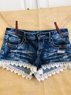 Almost famous short size 7
