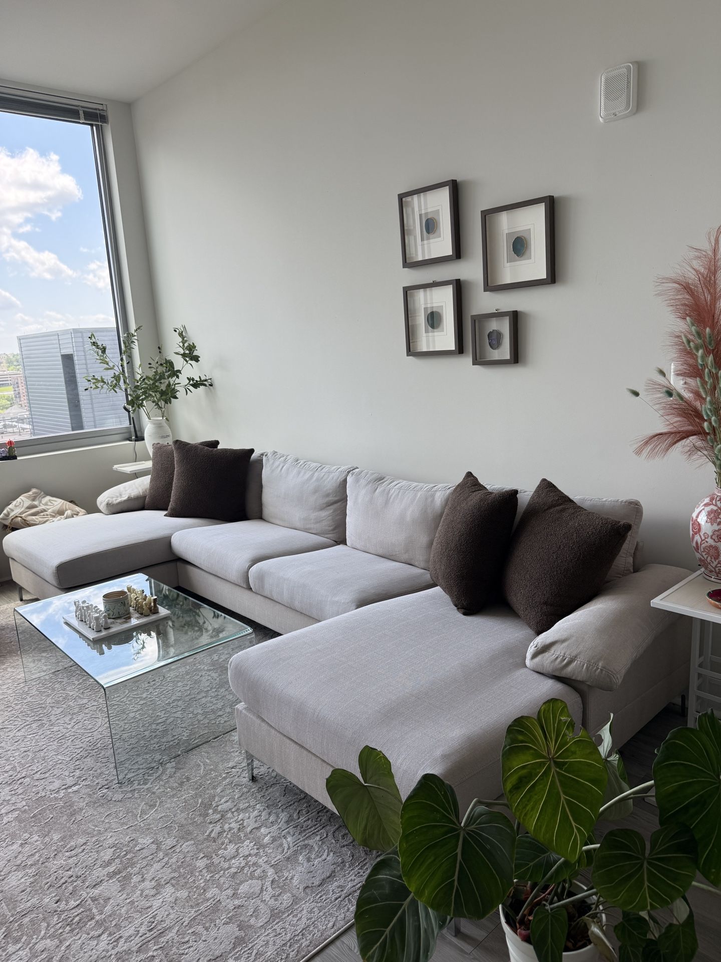 Modern Sectional Sofa with Chaise – $1000 OBO (Pickup Only)