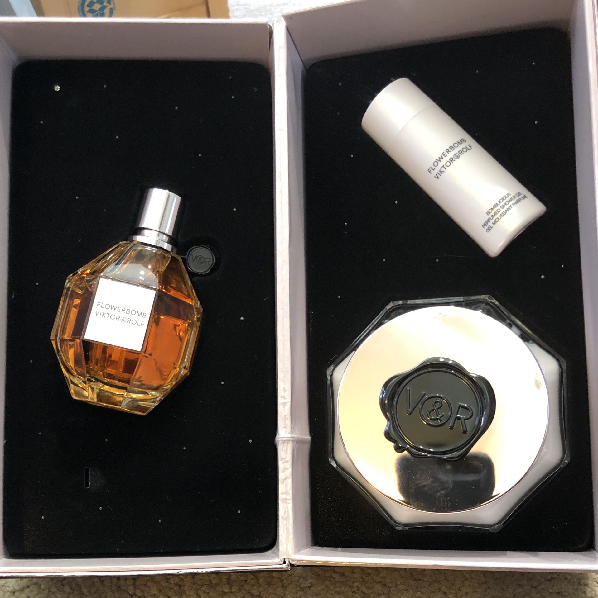 NIB Flowerbomb gift set by Viktor & Rolf 3.4 oz perfume, 6.7 oz body cream, 1.7 oz shower gel. Great Mother’s Day gift!