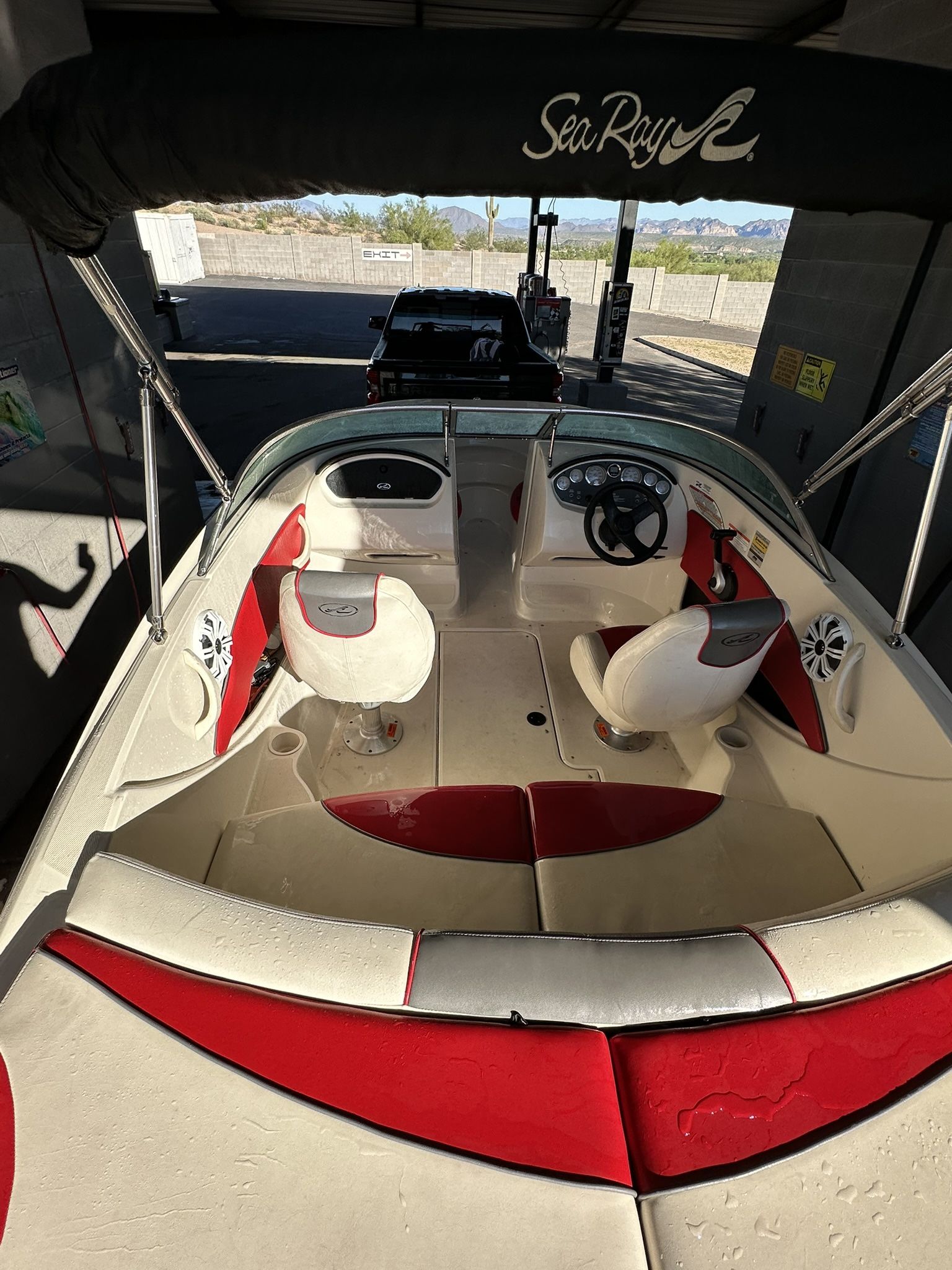 2006 Sea ray 19 feet long inbound engine