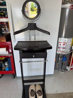Men’s clothes valet