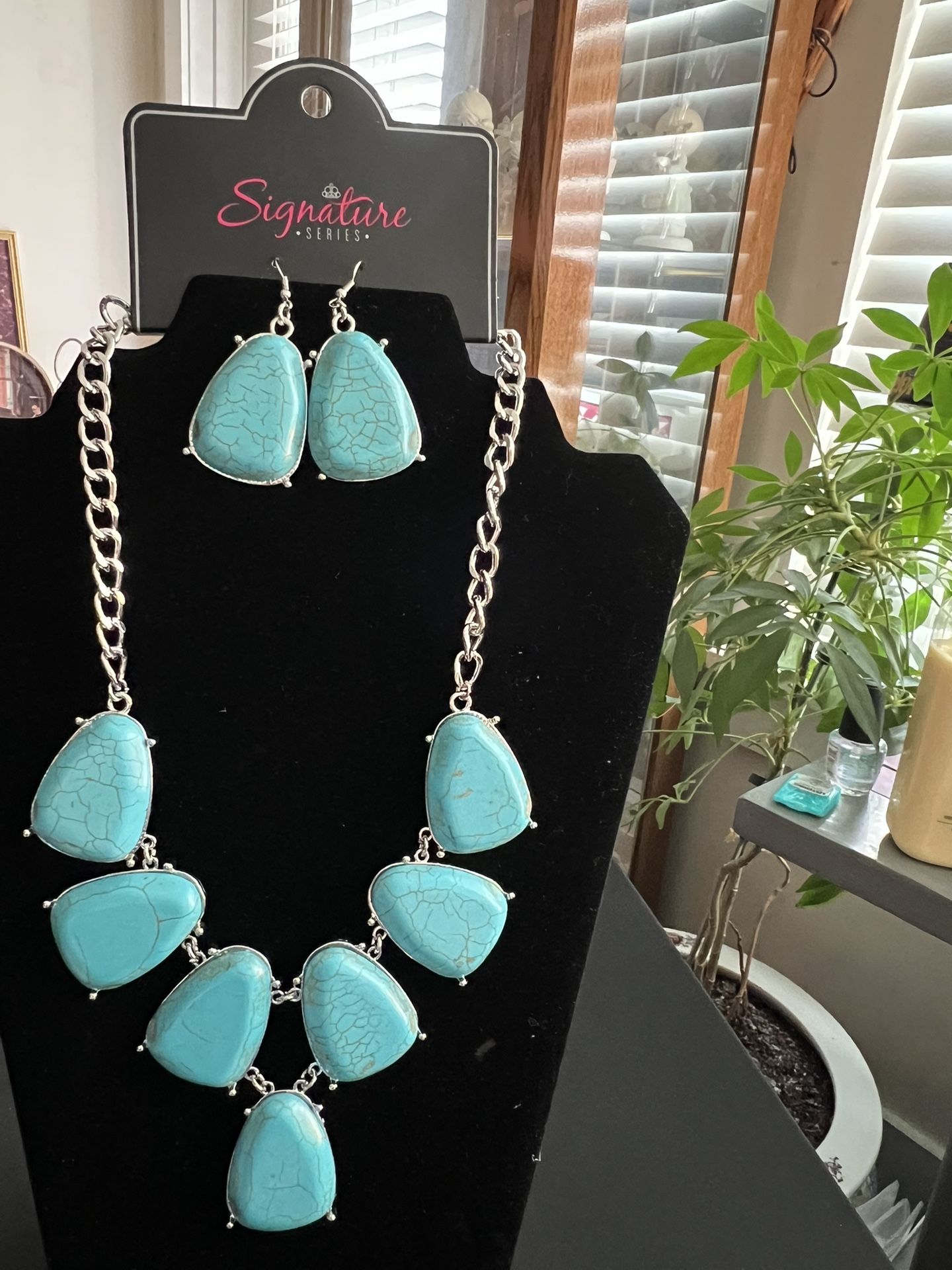 PAPARAZZI "THE GERALDINE" ROUNDED TRIANGLE TURQUOISE STONE ZI COLLECTION NECKLACE & EARRING SET