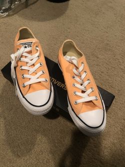 New Women’s converse size 6.
