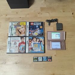 Nintendo DS Lite With Charger And 8 Games