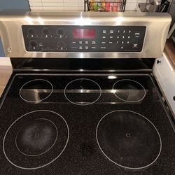 LG convection stove. 5 burners.