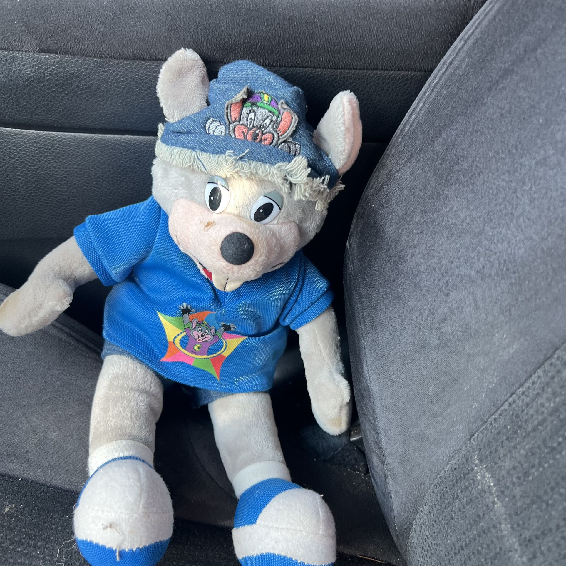 2008 Chuck E. Cheese Plush Stuffed Animal With Logo Hat And Shirt
