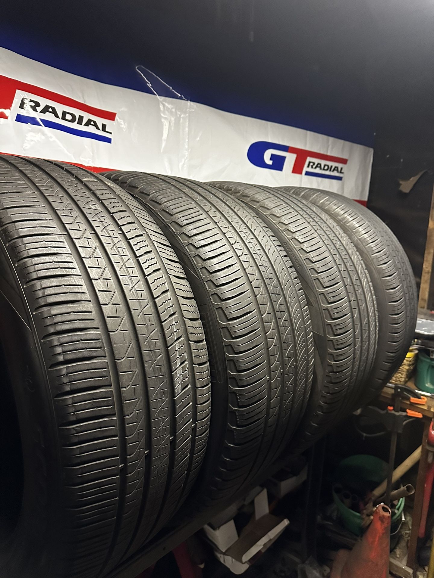 Perelli Tires 275/45R 21 Excellent Condition Full Set $140
