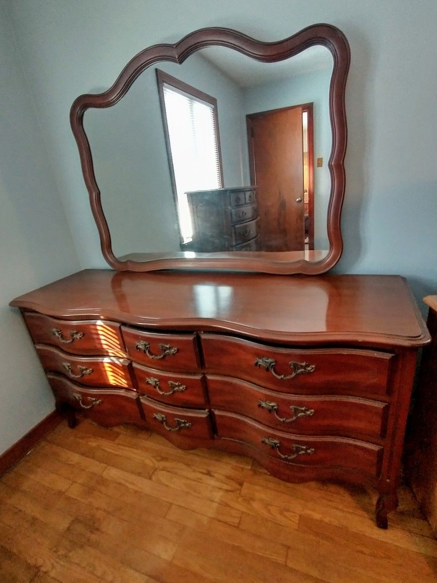 Vintage Drexel Wooden Dresser w/mirror For Sale!