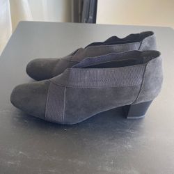 East5th Memory Foam Chunky Heel  Bootiies Size 8.5
