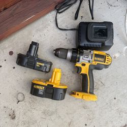 Dewalt 18v set with 2 batteries and a charger