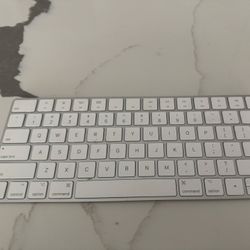 Apple Magic Keyboard….like new…usb C 
