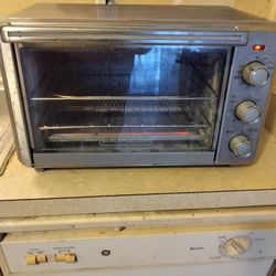 It's A Very Nice Black & Decker Air Fryer / Broiler/Toaster Oven