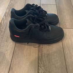 black nike air force 1 supreme 