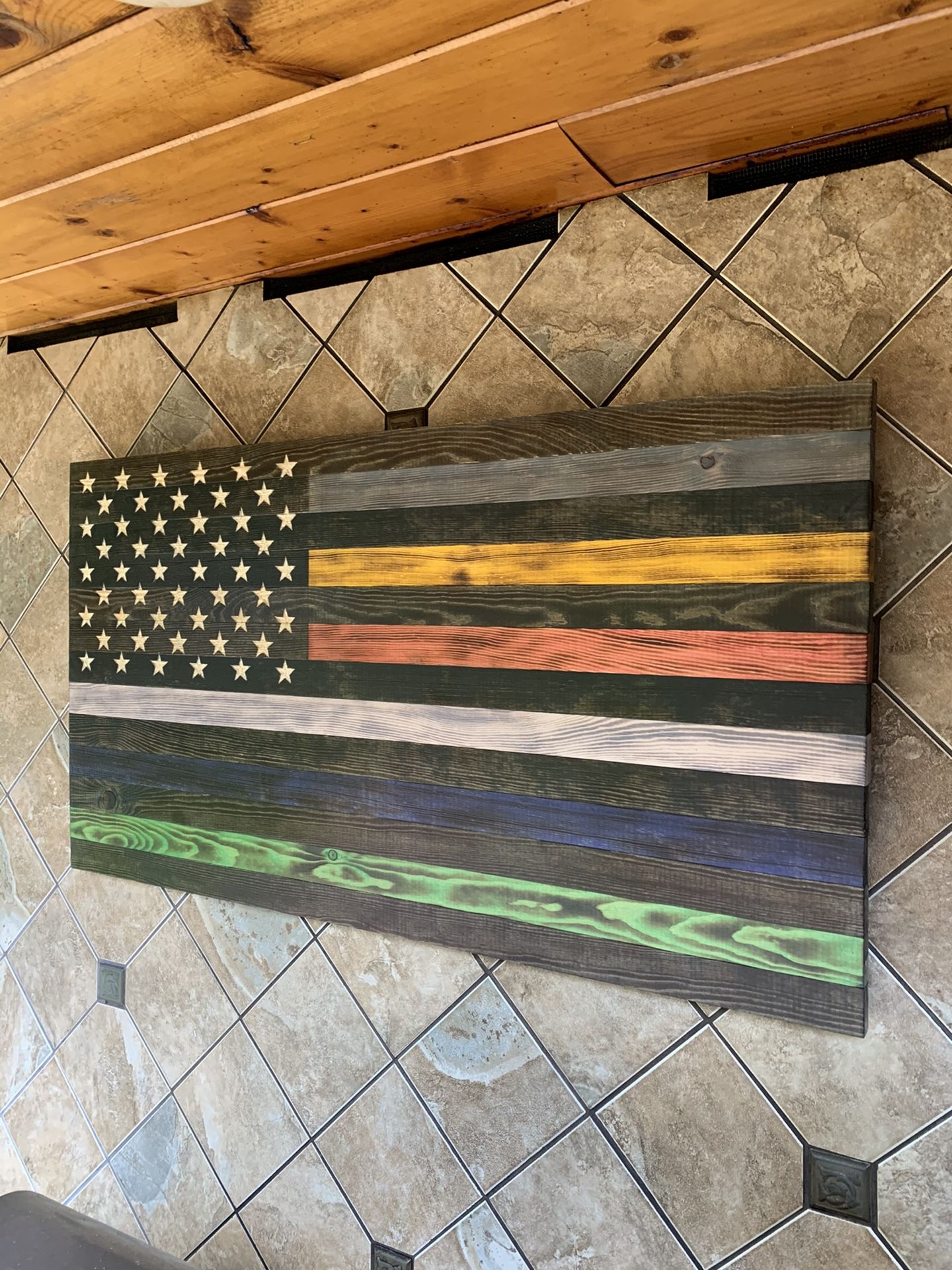 Multi -salute wood flag