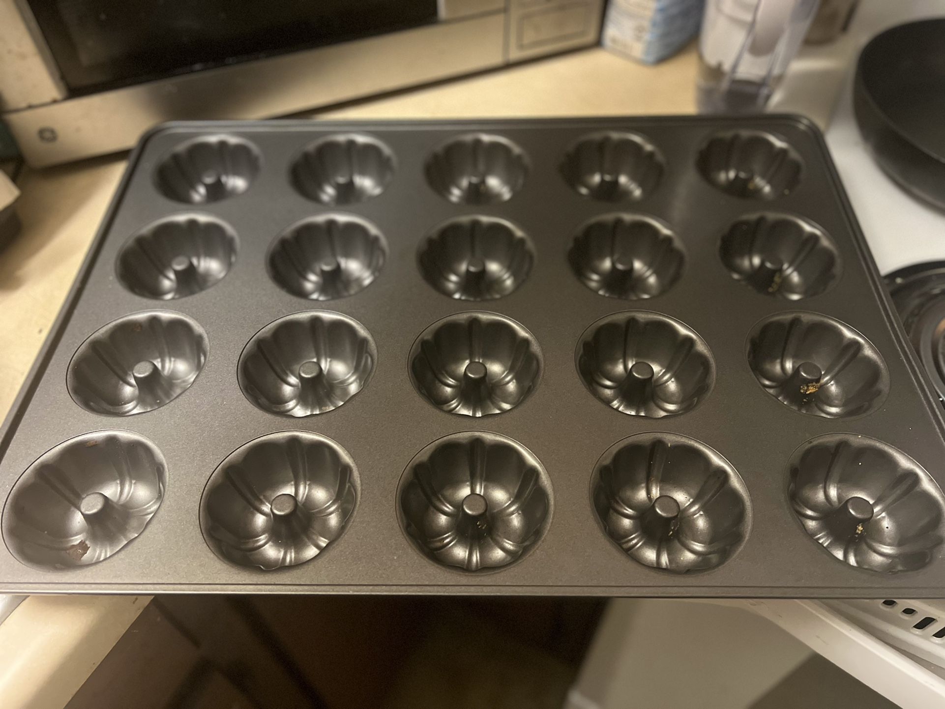 WILTON MINI BUNDT/FLUTED TUBE PAN