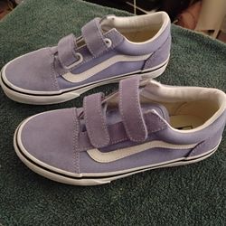 Vans Old Skool V Pale Iris & True White skate shoes. 