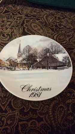 Smuckers 10th Anniversary Christmas plate 1981