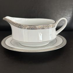 Noritake "Legacy Splendor" Contemporary Porcelain Fine China Gravy Boat Dish 1990's Platinum & Gold.