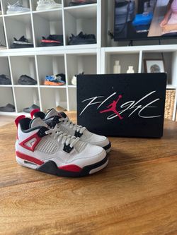 Jordan 4 fire red size 10 Deadstock