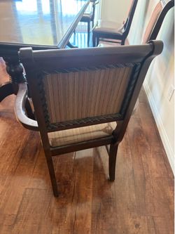 Beautiful Dining Room Table Set – Seats 6