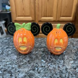 Disney Mickey and Minnie pumpkin salt and pepper shakers.  Brand New Never Used 