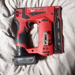 Milwaukee M12 3/8" Crown Stapler
