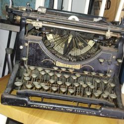 Antique Underwood Typewriter No. 5