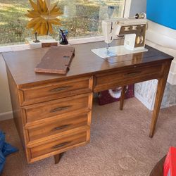 Sewing Machine/desk