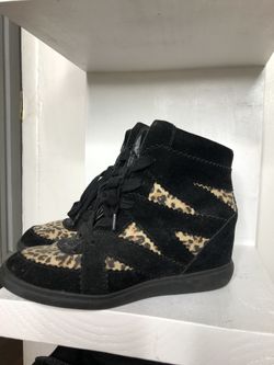 Women’s shoes ( 6.5)