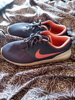 New Nikes tried on once. Perfect condition. $10