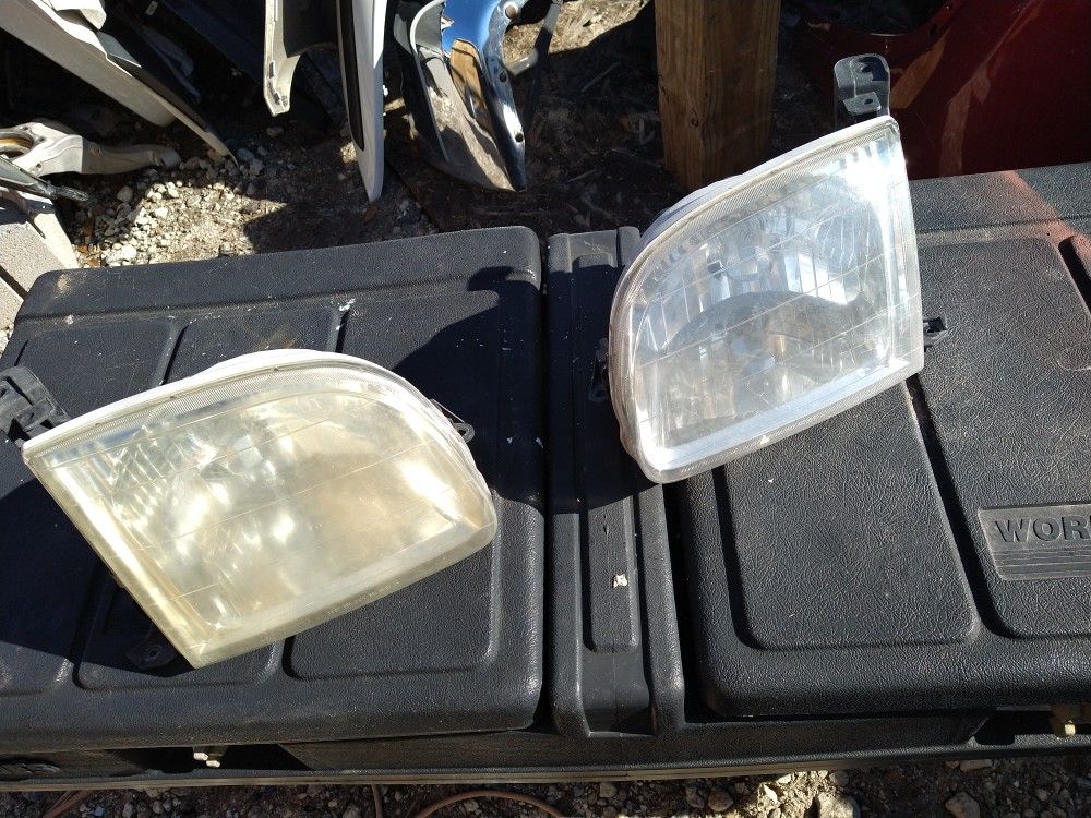 2003 Toyota Tundra Headlights Tabs Are Good Just Slightly Faded Lens $15 Each