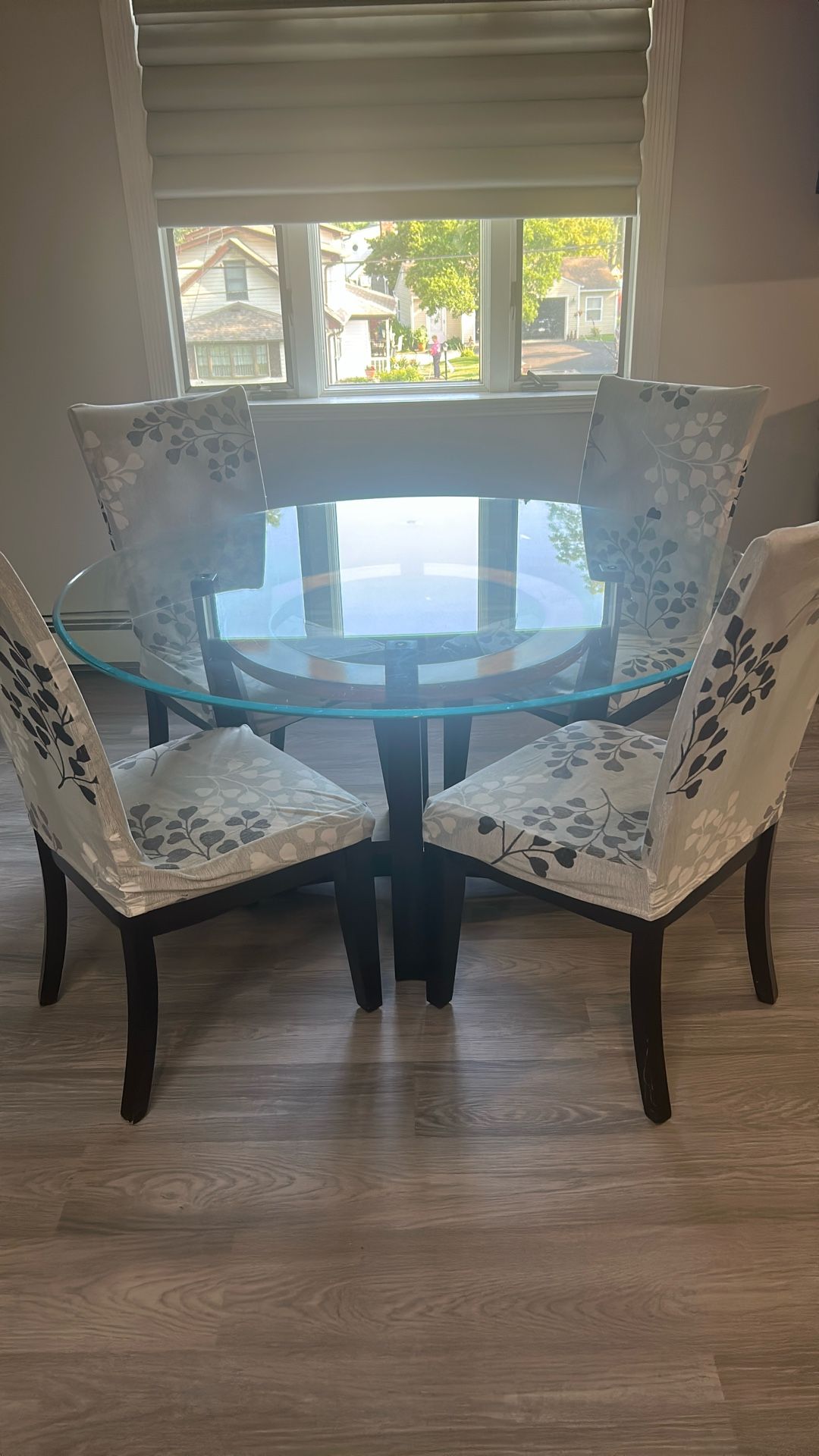 dining room table and chairs for sale