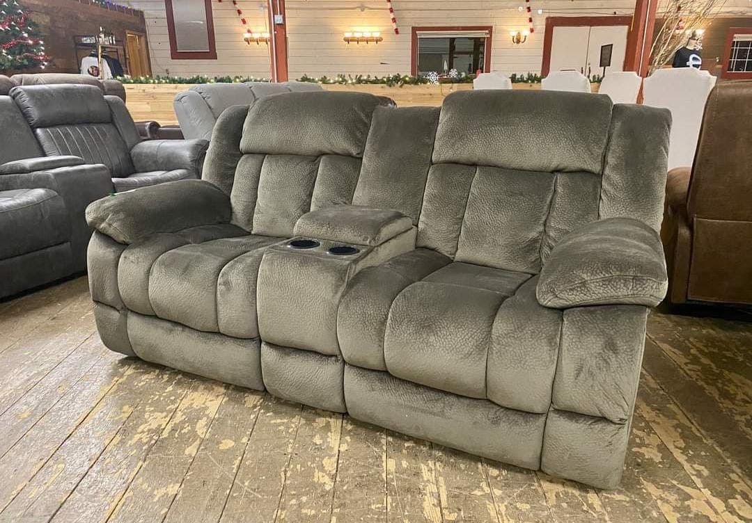 Larelton Reclining Glider Loveseat
