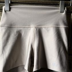 Alo Women’s Shorts Size Small 