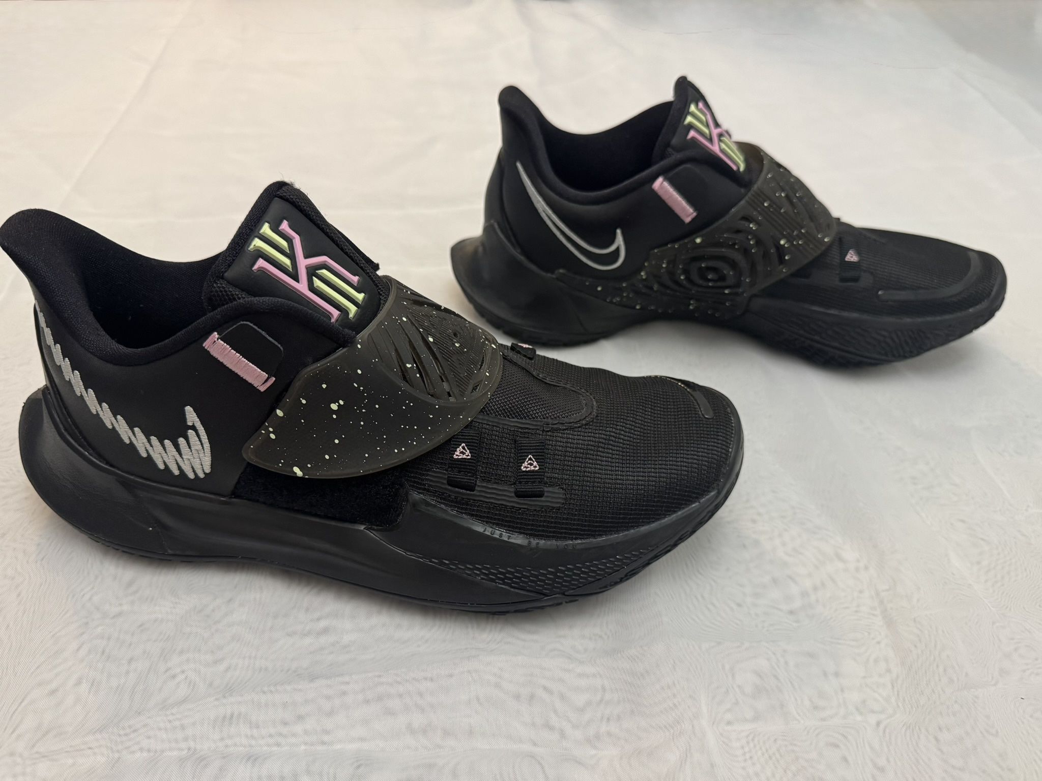 Nike Men Kyrie Irving Low top Black Size