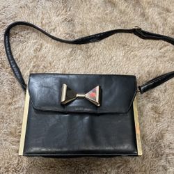 Black Crossbody Purse With Gold Metal How.
