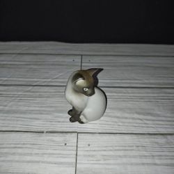 Vintage Avon 1984 Porcelain Siamese Cat Kitten Figurine Decor Decoration