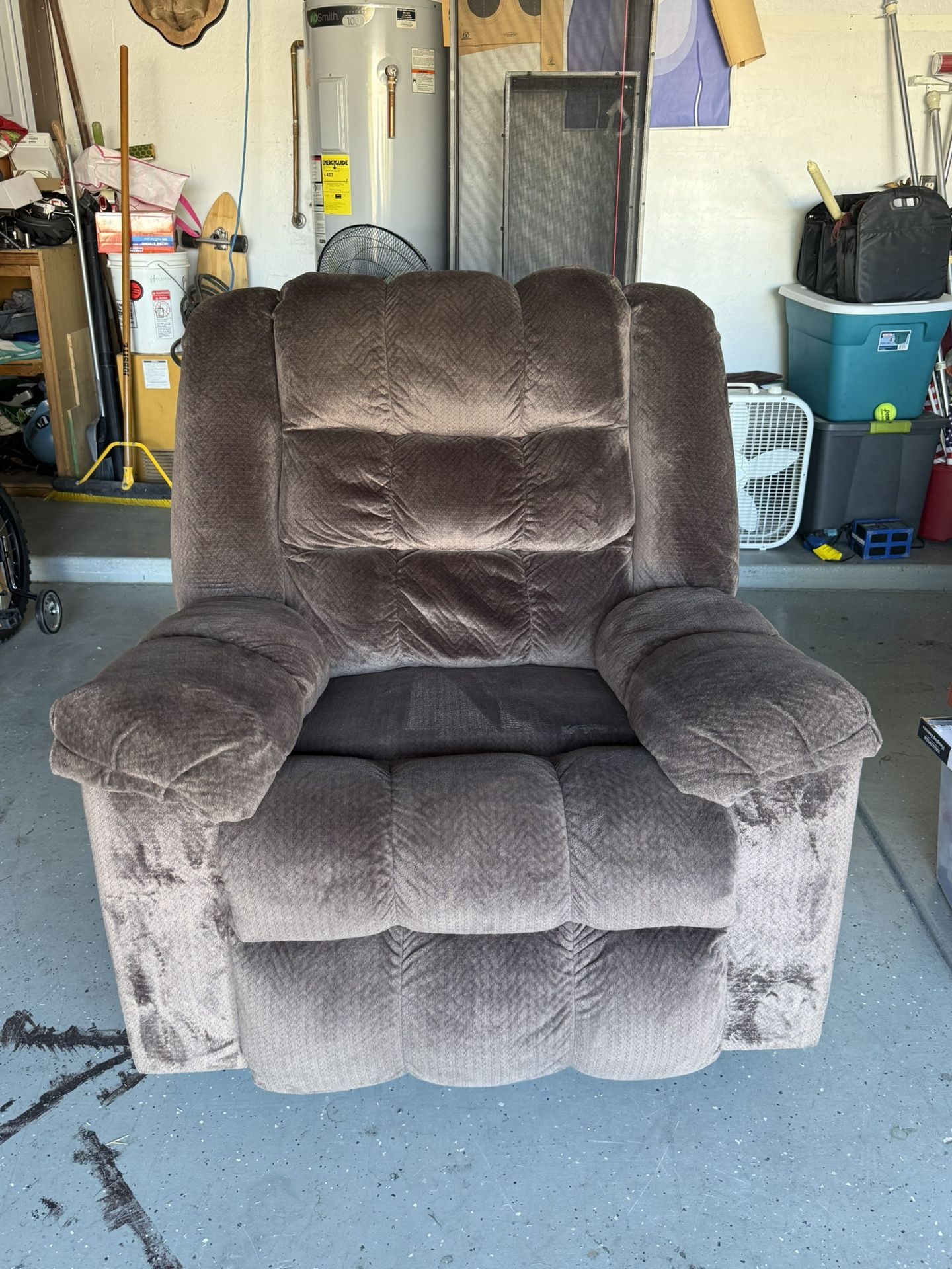 Super Clean & Comfy Recliner