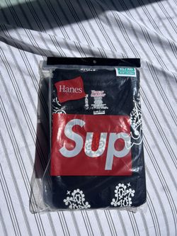 Supreme Black Bandana Hanes Shirt