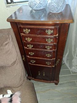 Jewelry box