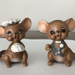 Josef Originals Bride & Groom Mice Figurines w/ Ring & Daisies - Vintage 1970’s